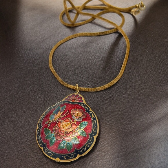 Jewelry - VINTAGE Cloisonné Floral Red Pendant Necklace